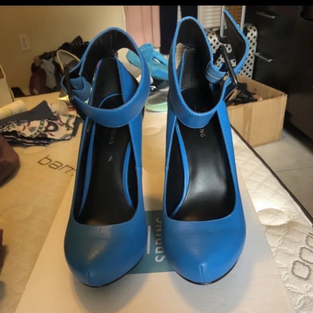 Call it spring size 8, blue colored heels